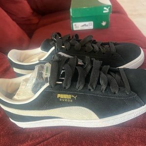 BRAND NEW PUMA SNEAKERS SIZE 9.5 MEN